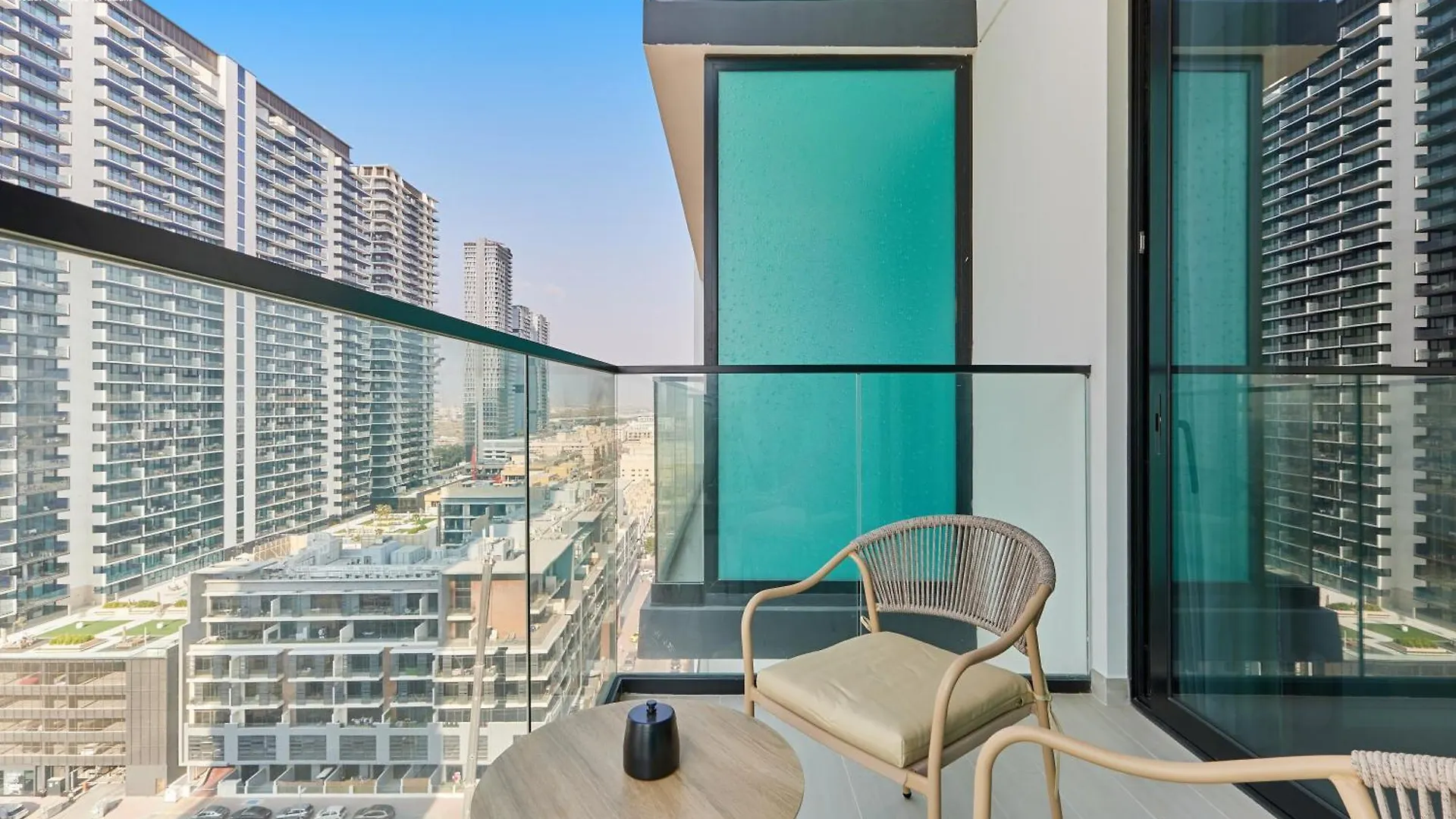 Bnbmehomes - Binghatti Lavender Dubai Apartment
